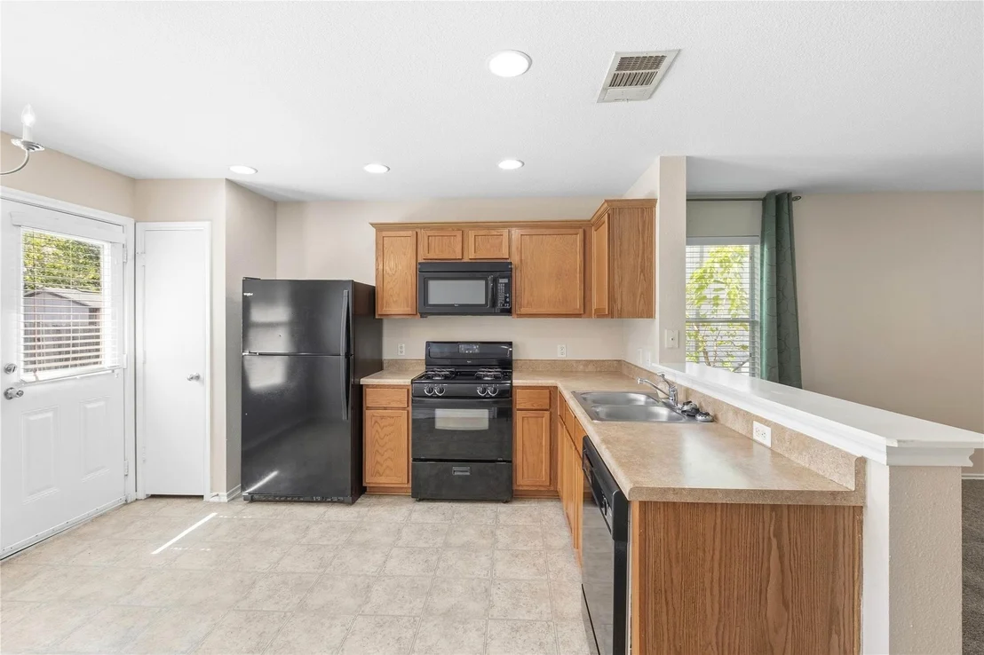Photo of 221 Ames CV