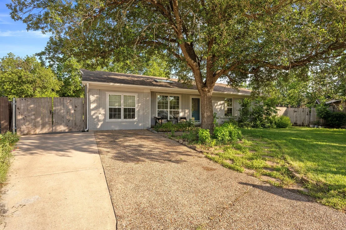 Photo of 3811 Byron DR