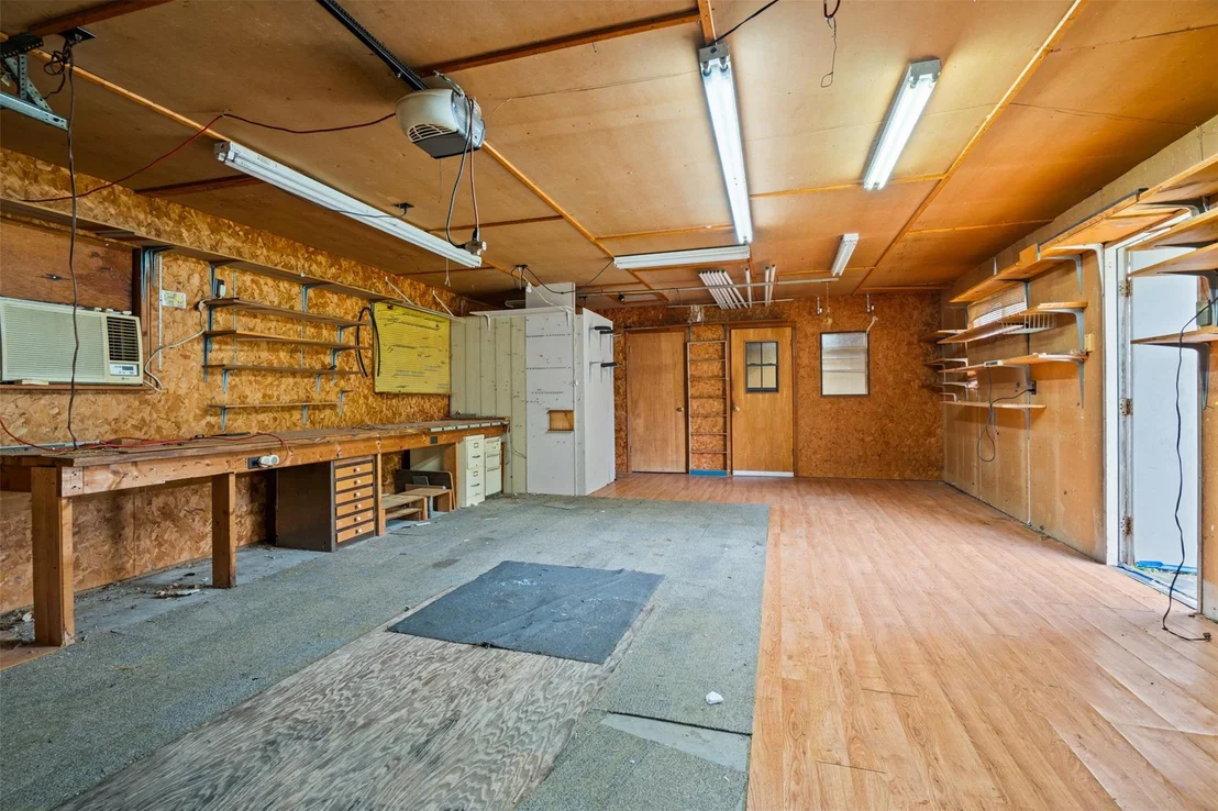 Photo of 204 E Eckhart Ave