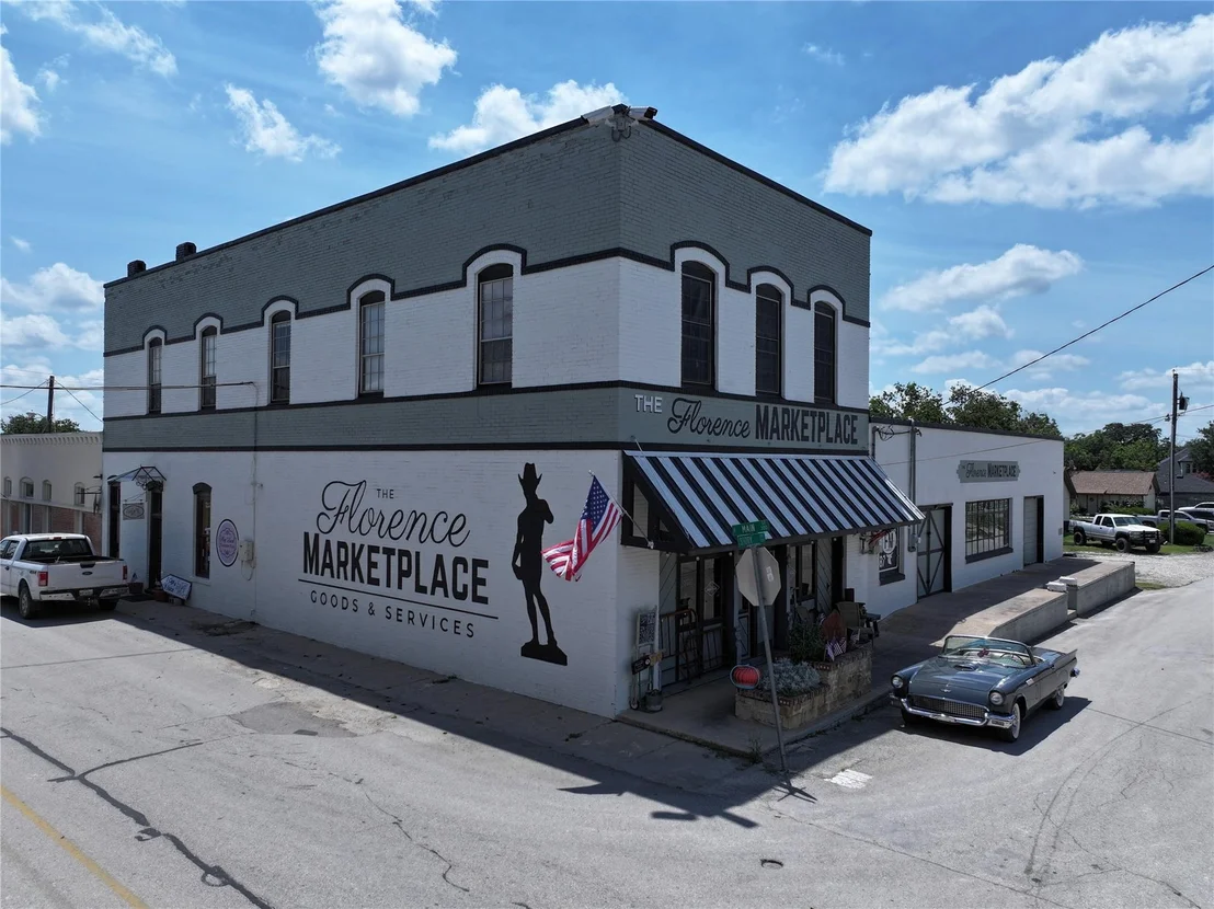 Photo of 121 Private Road 956 RD