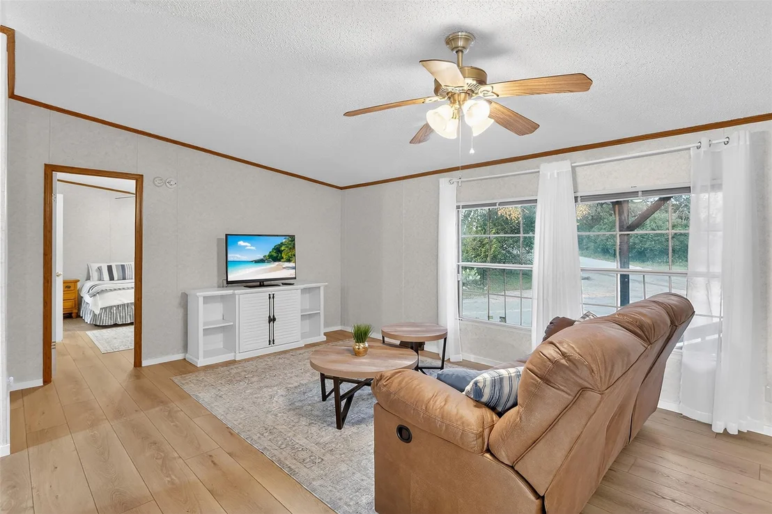 Photo of 702 Liveoak RD