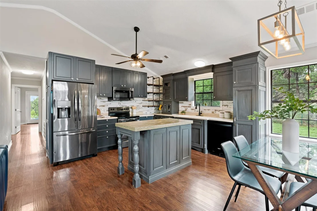 Photo of 250 Kothmann RD
