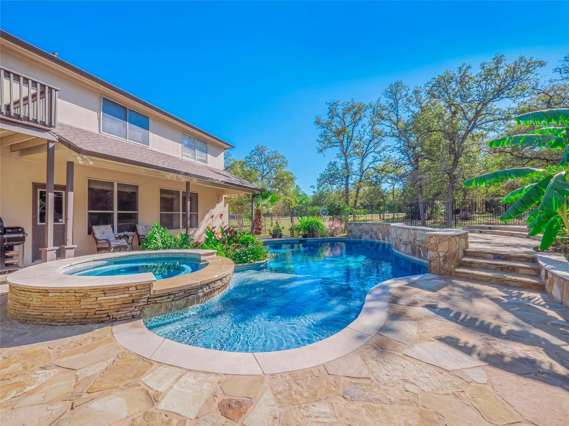 Photo of 533 Arbors CIR