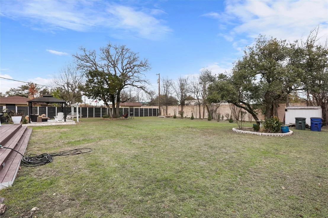 Photo of 1704 Lone Oak DR