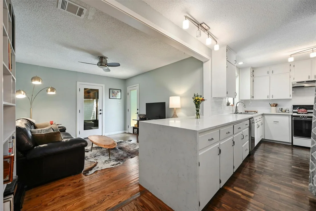 Photo of 5106 Valley Oak DR