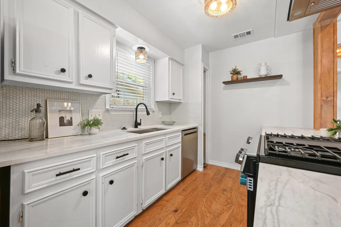 Photo of 5300 Suburban DR