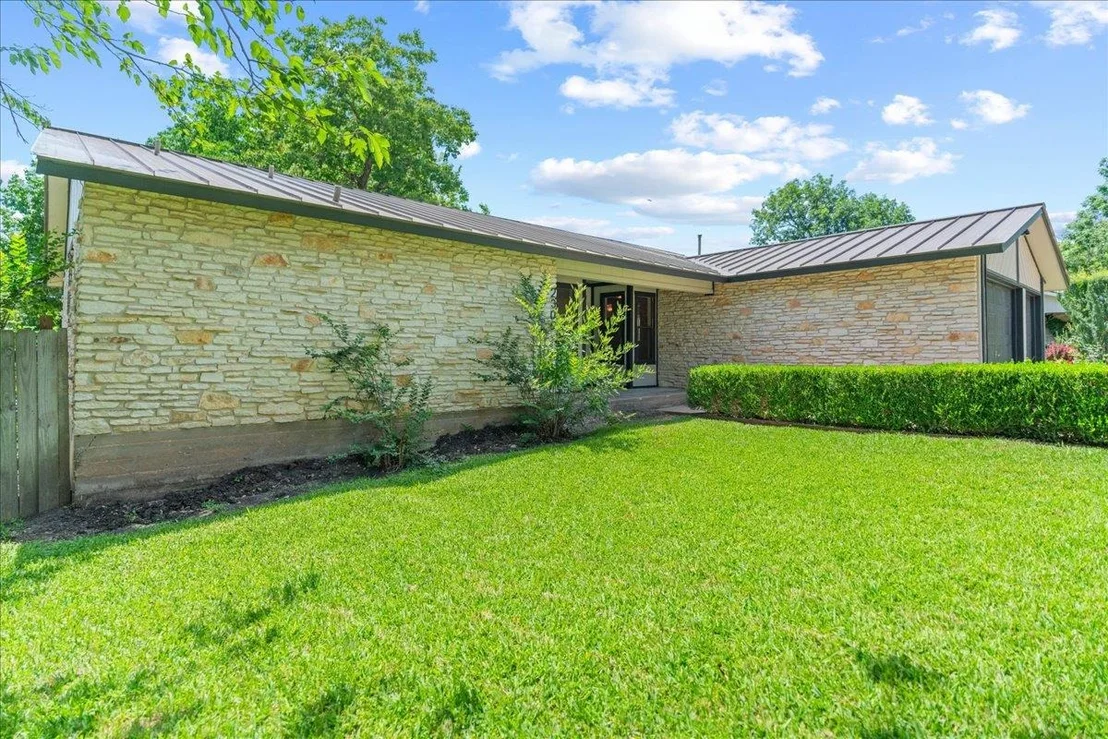 Photo of 2305 Donna DR
