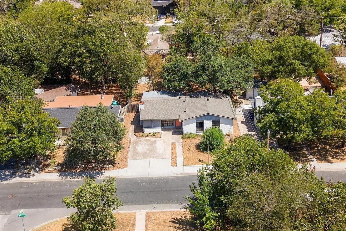 Photo of 1612 Broadmoor DR