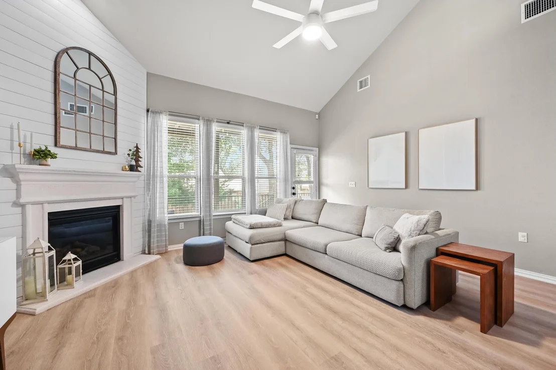 Photo of 903 Allende BND
