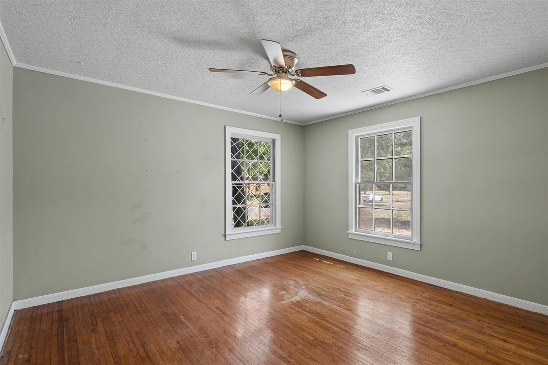 Photo of 1121 Lexington ST