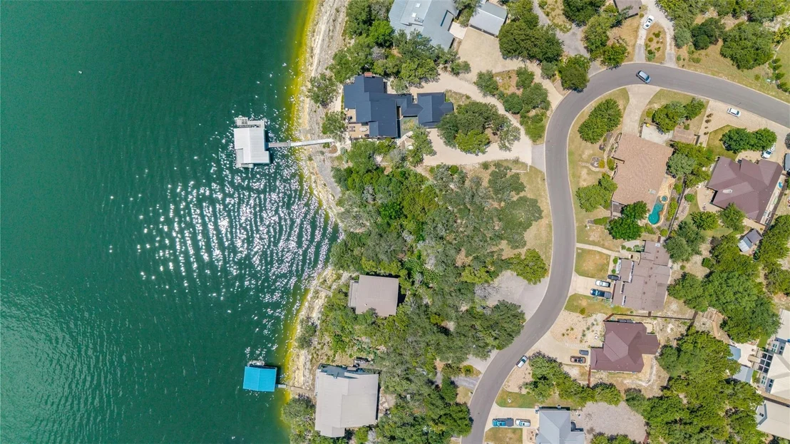 Photo of 18401 Lakepoint CIR