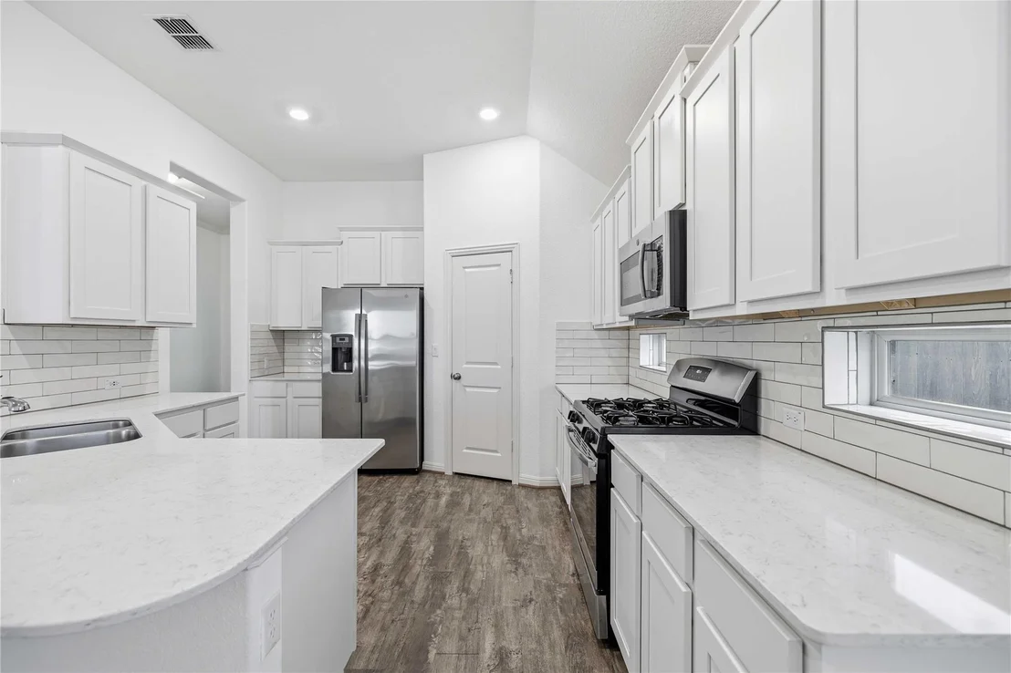 Photo of 707 Allende BND