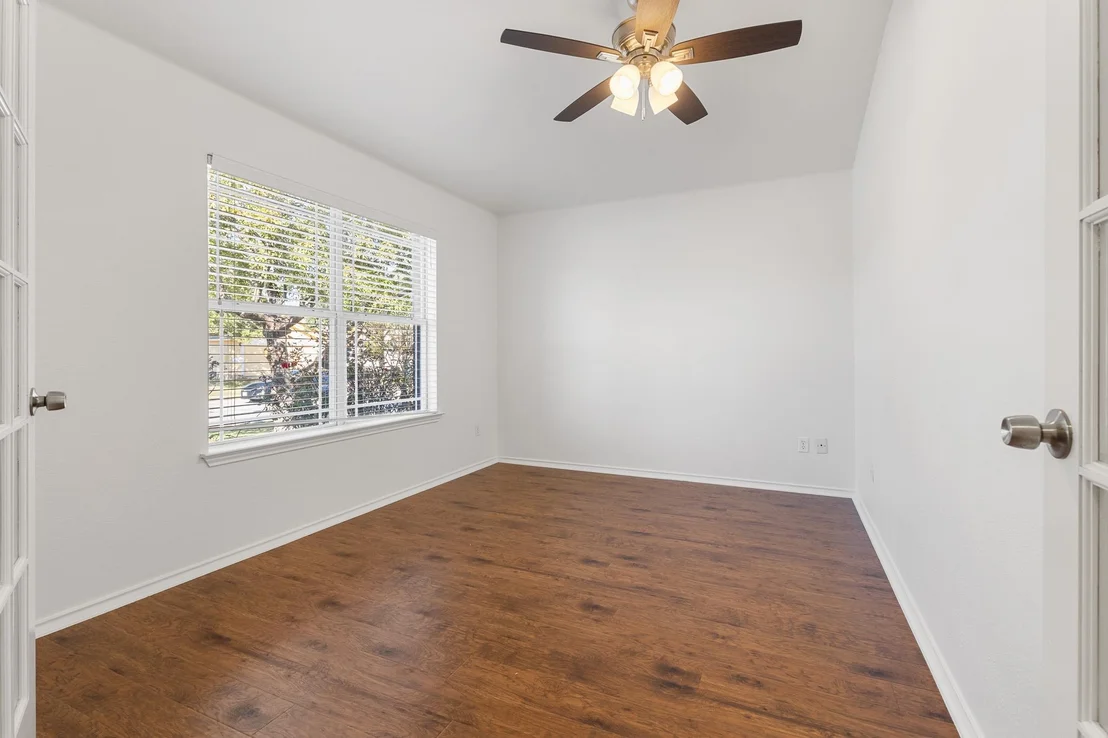Photo of 406 Golden Gate DR