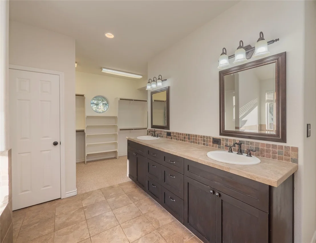 Photo of 533 Arbors CIR