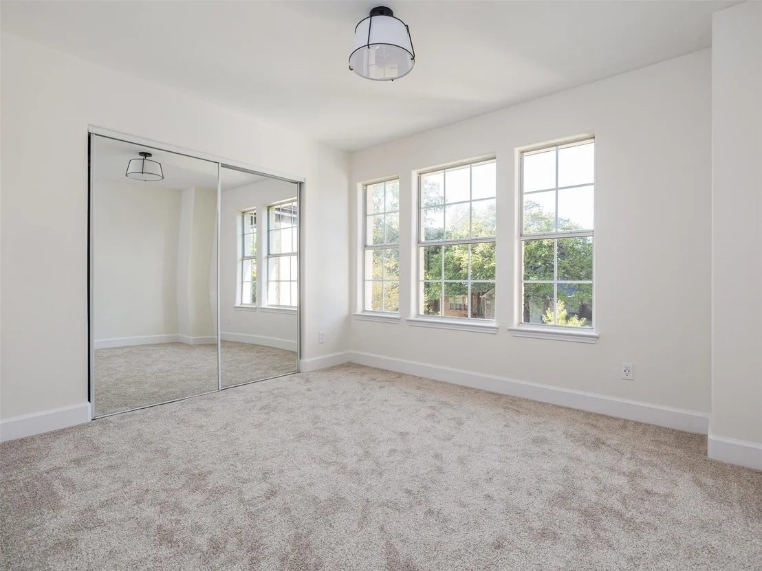 Photo of 2419 Willow WAY