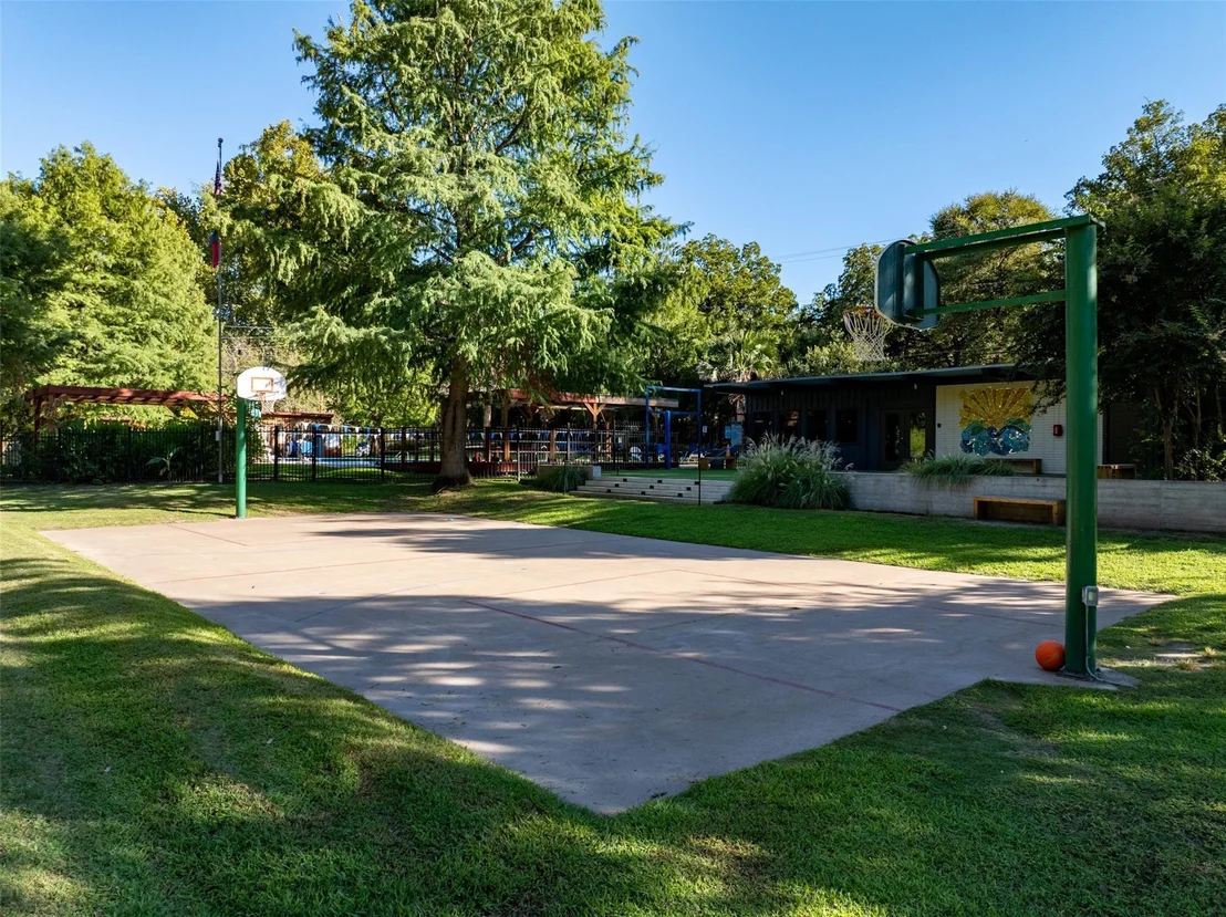 Photo of 1701 Saracen RD