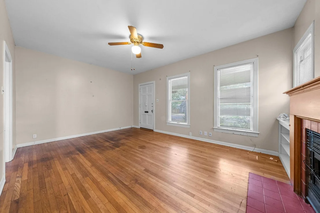 Photo of 3108 Robinson Ave