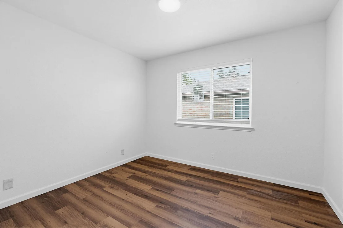 Photo of 114 Loryn DR