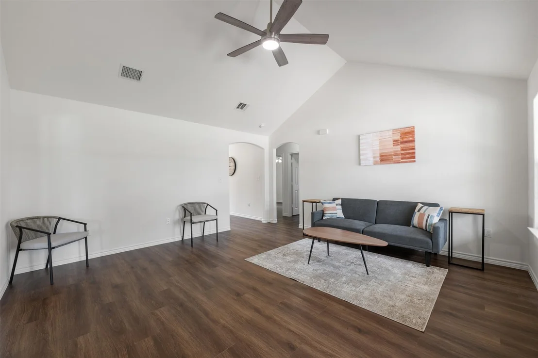 Photo of 104 Live Oak CIR