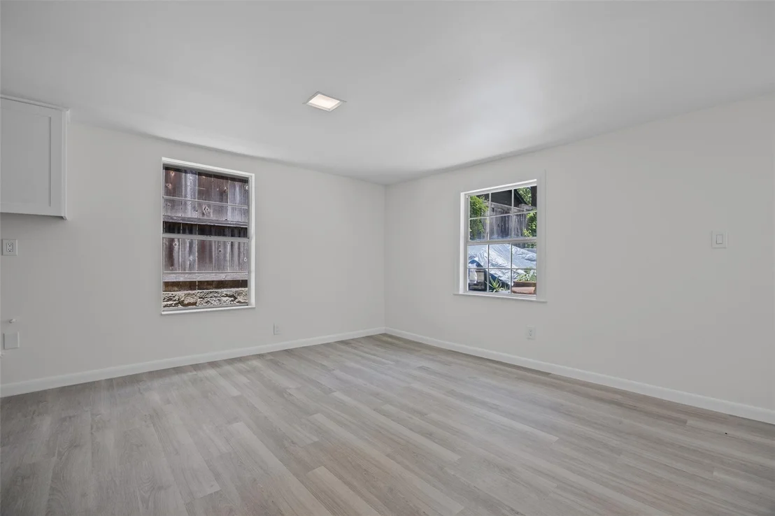 Photo of 4408 Barrow Ave