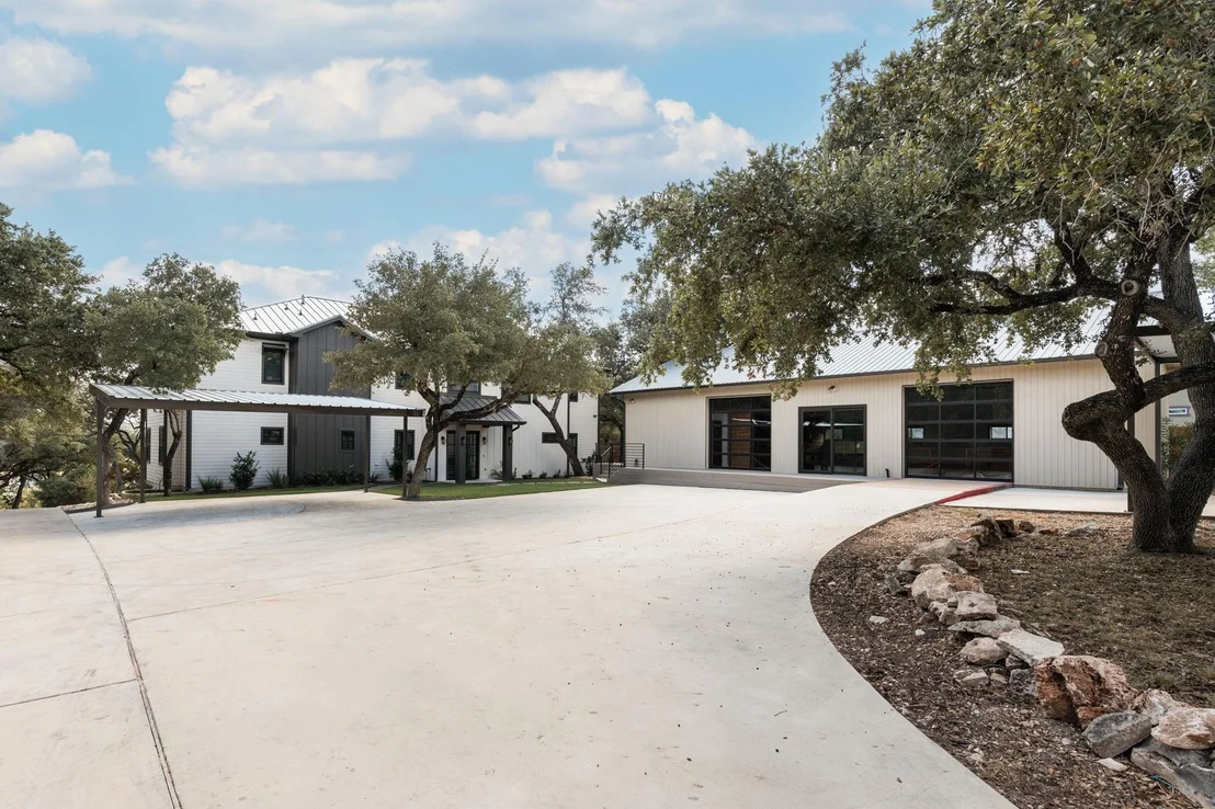 Photo of 1105 Oak Hurst RD