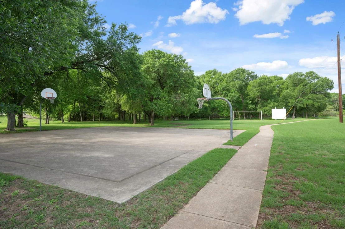 Photo of 15125 Custis LN