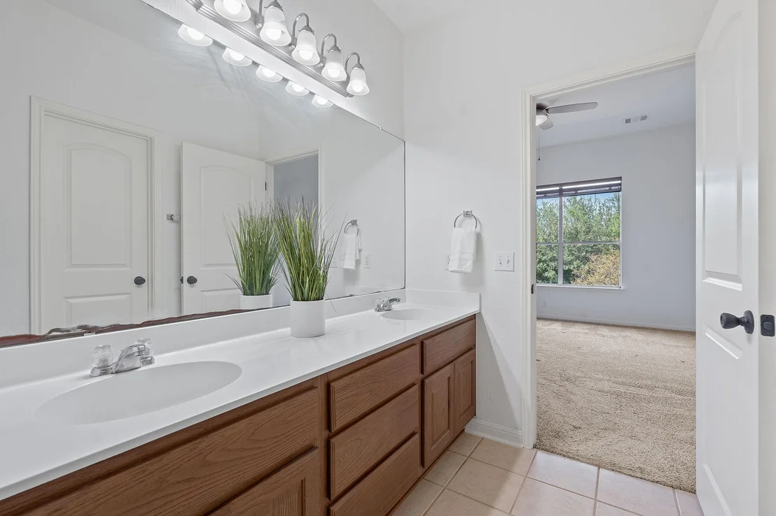 Photo of 220 Canterbury DR