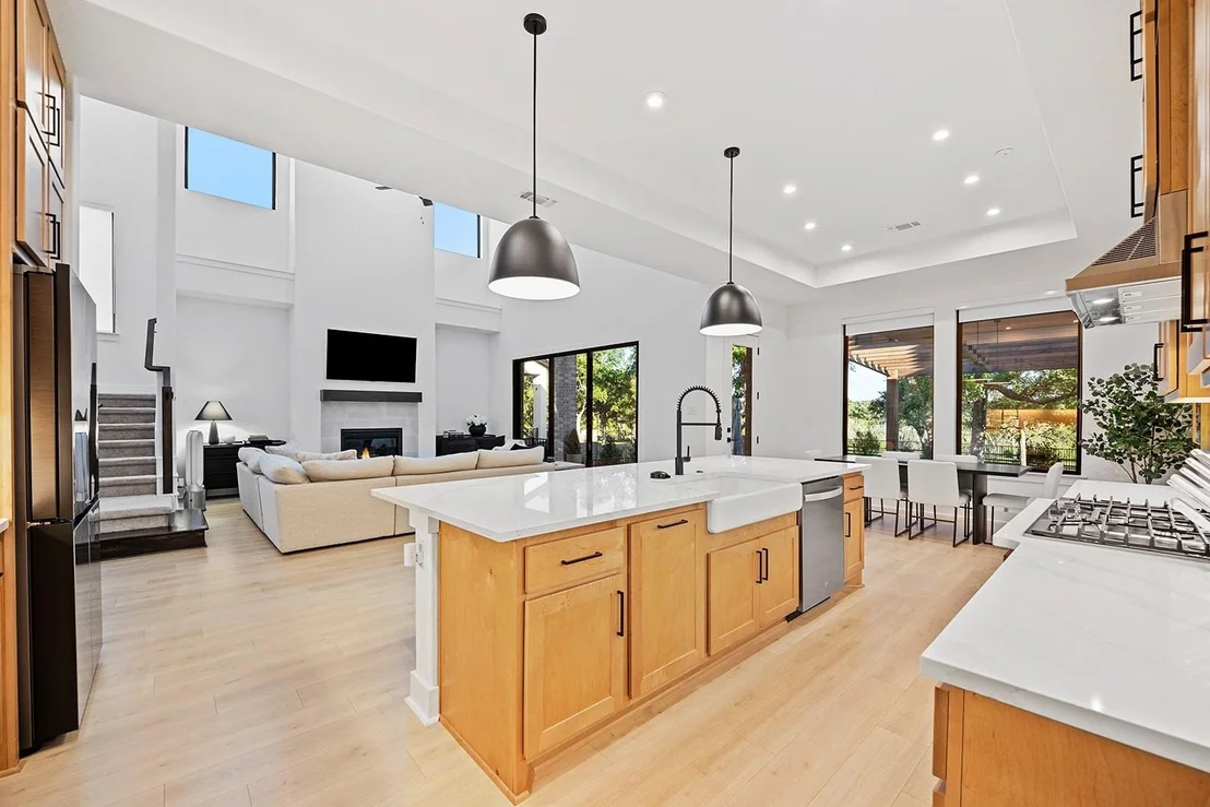 Photo of 645 Wolf Ridge RD