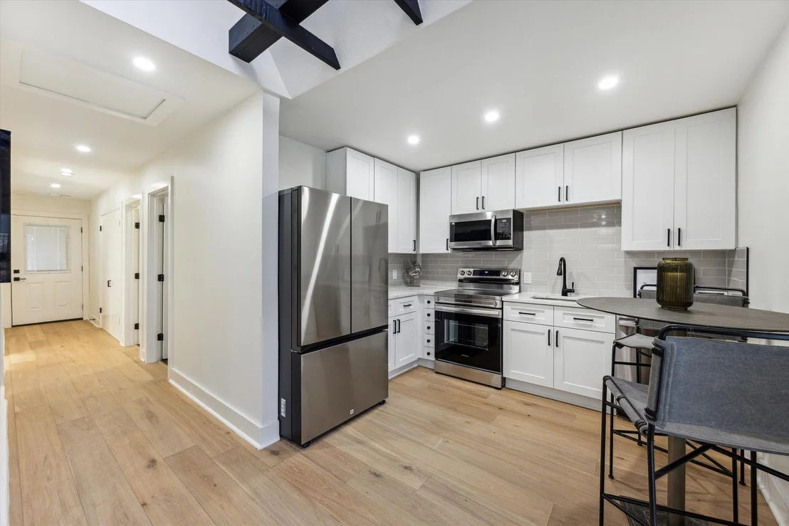 Photo of 1117 W 9th ST
