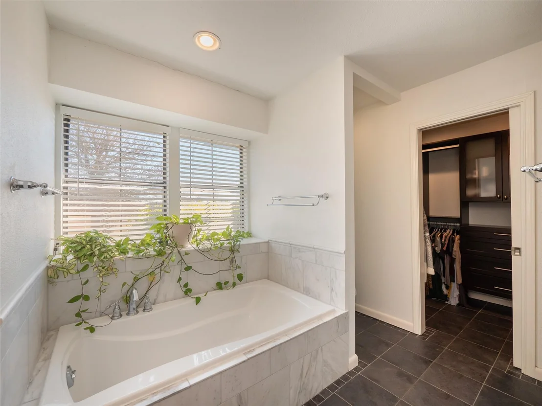 Photo of 1822 Rowe LOOP