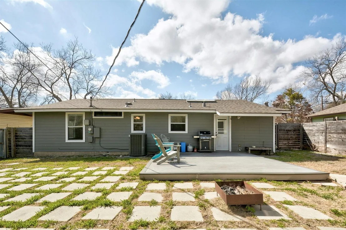 Photo of 1504 Cloverleaf DR