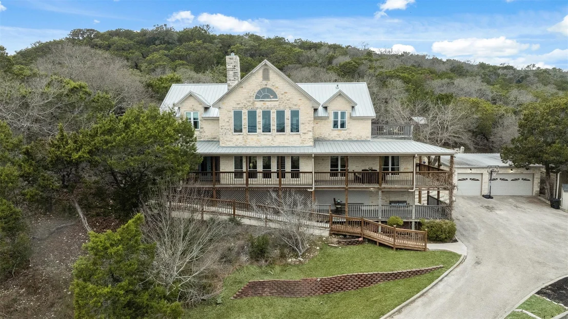 Photo of 5926 Lakeside DR
