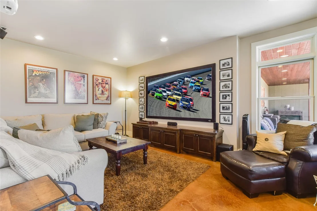 Photo of 400 Hillview RD