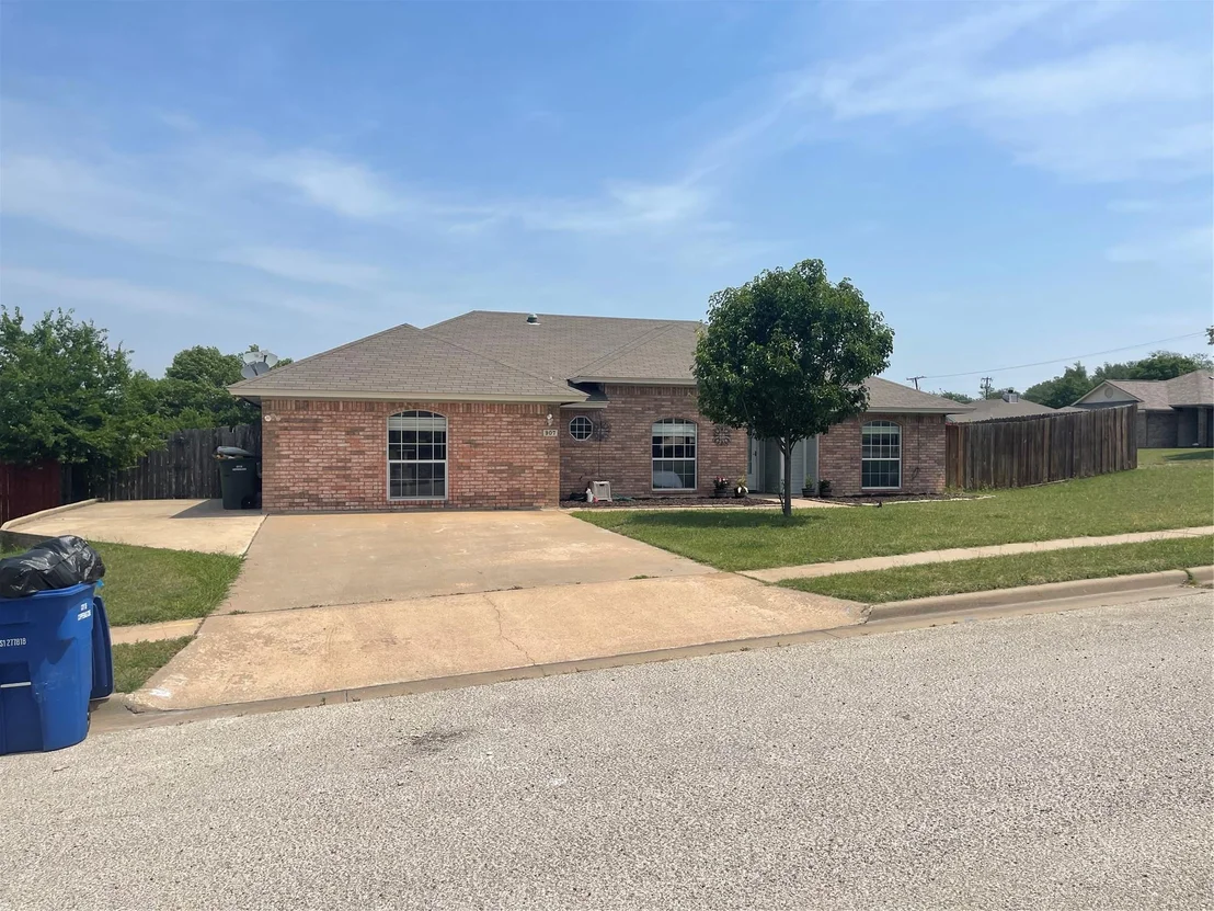 Photo of 907 Vernon DR