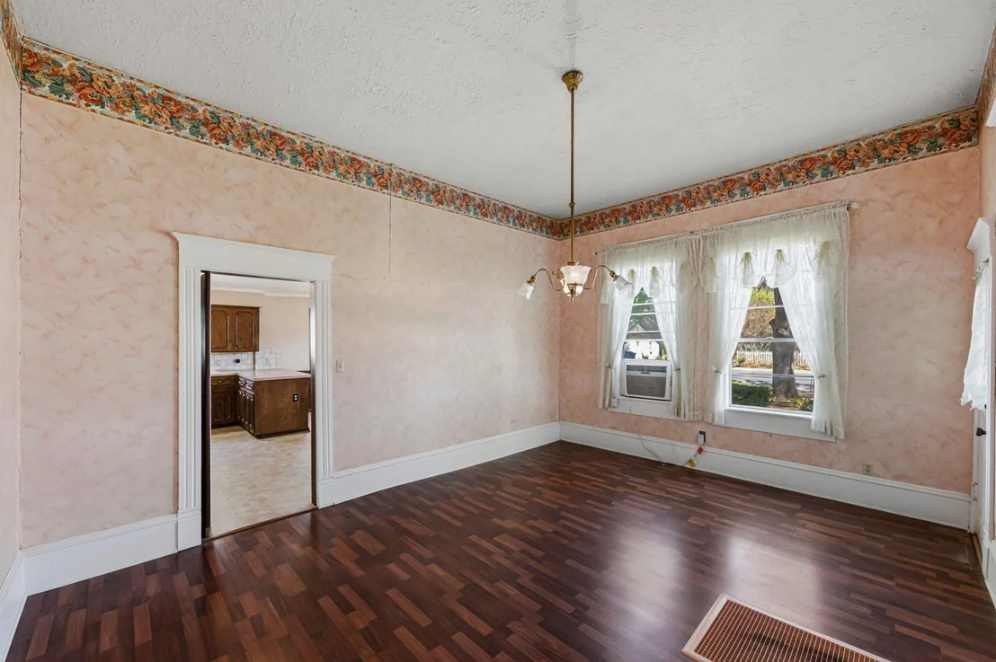 Photo of 100 W 11th ST