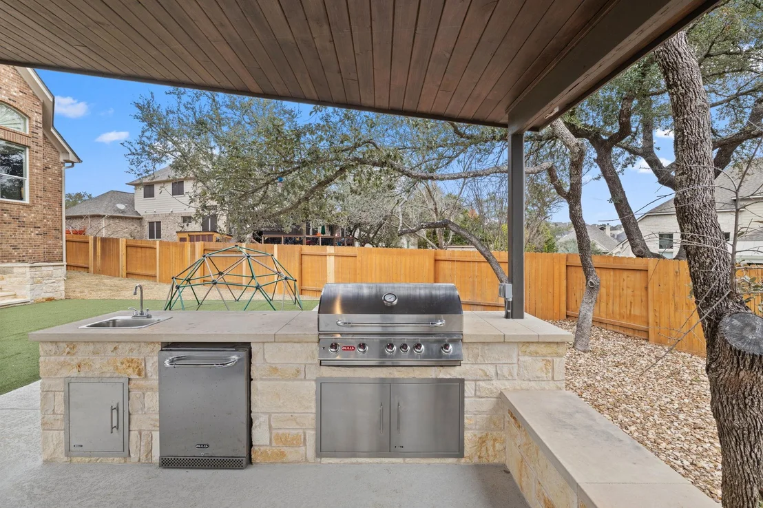 Photo of 136 Eaton LN