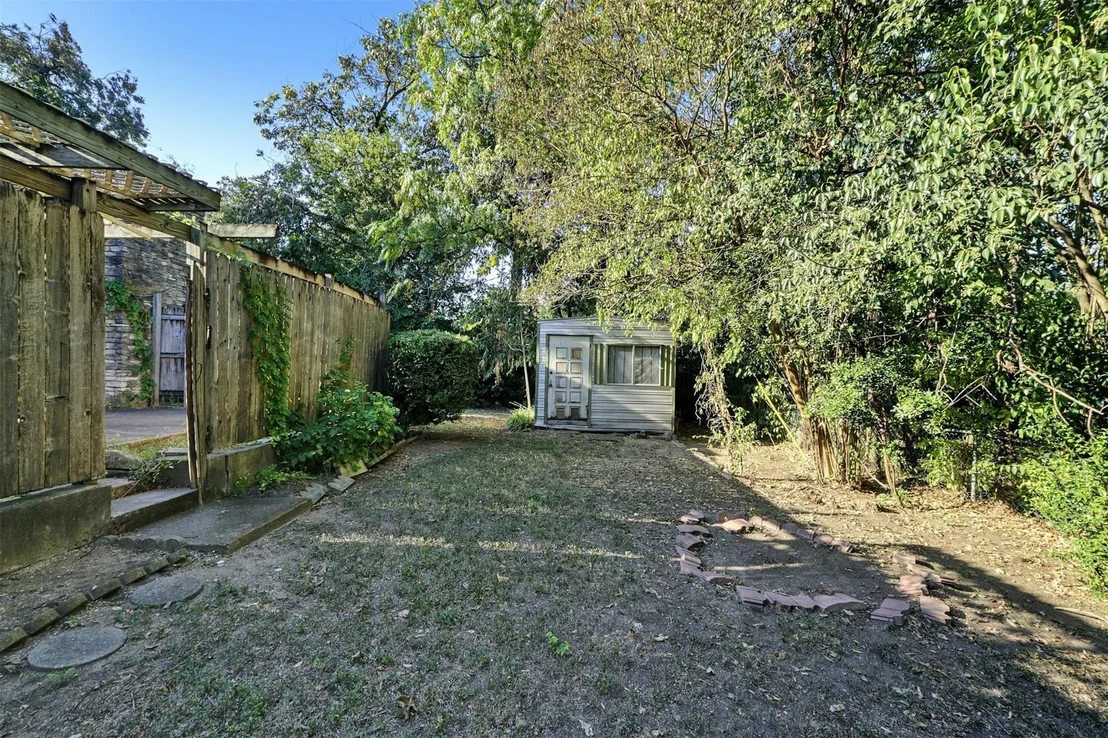 Photo of 6918 Vassar DR