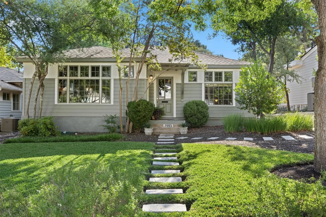 Photo of 2203 Mountain View RD