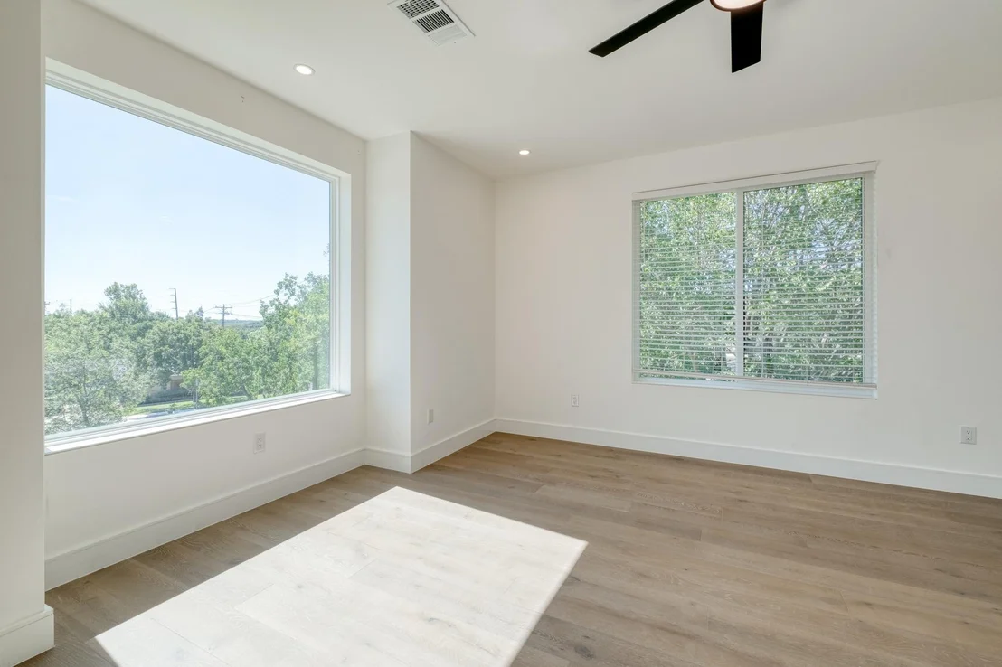 Photo of 5700 LOUISE LN