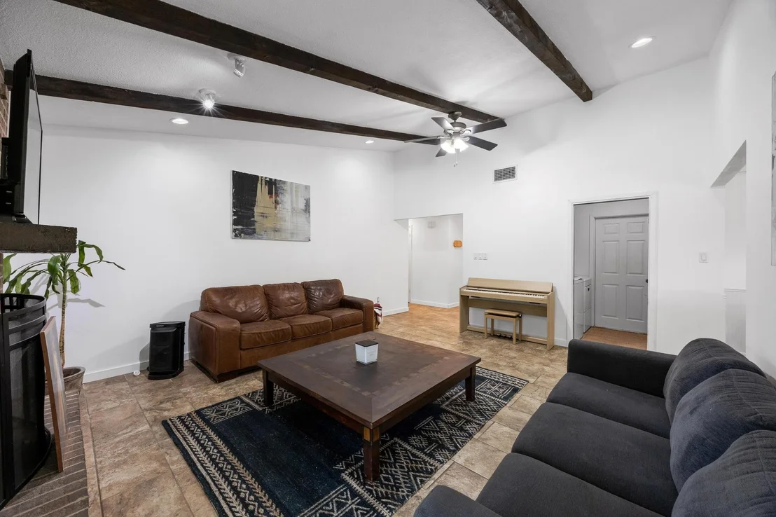 Photo of 1100 Parker CIR