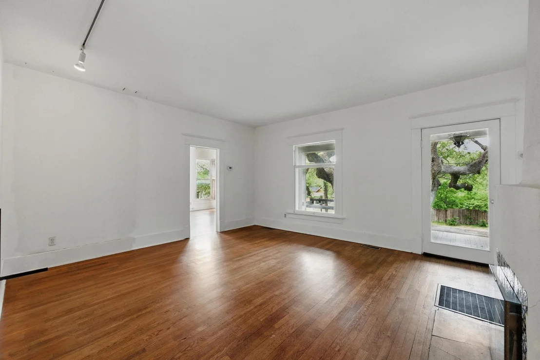 Photo of 1611 Alameda DR