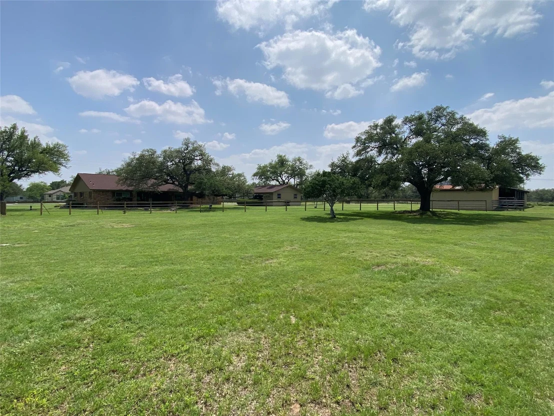 Photo of 140 Oakridge RD