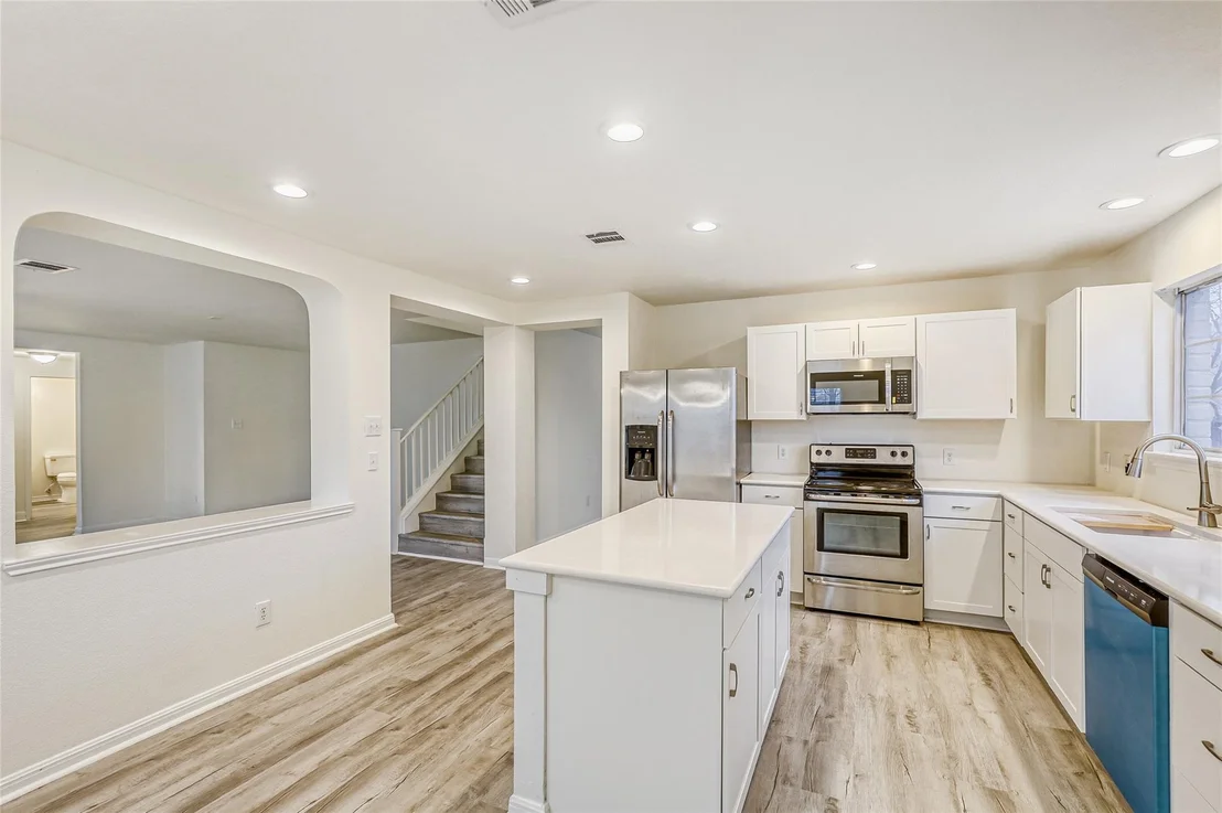 Photo of 113 Silver Lace LN