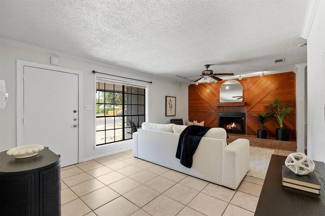 Photo of 1612 Broadmoor DR