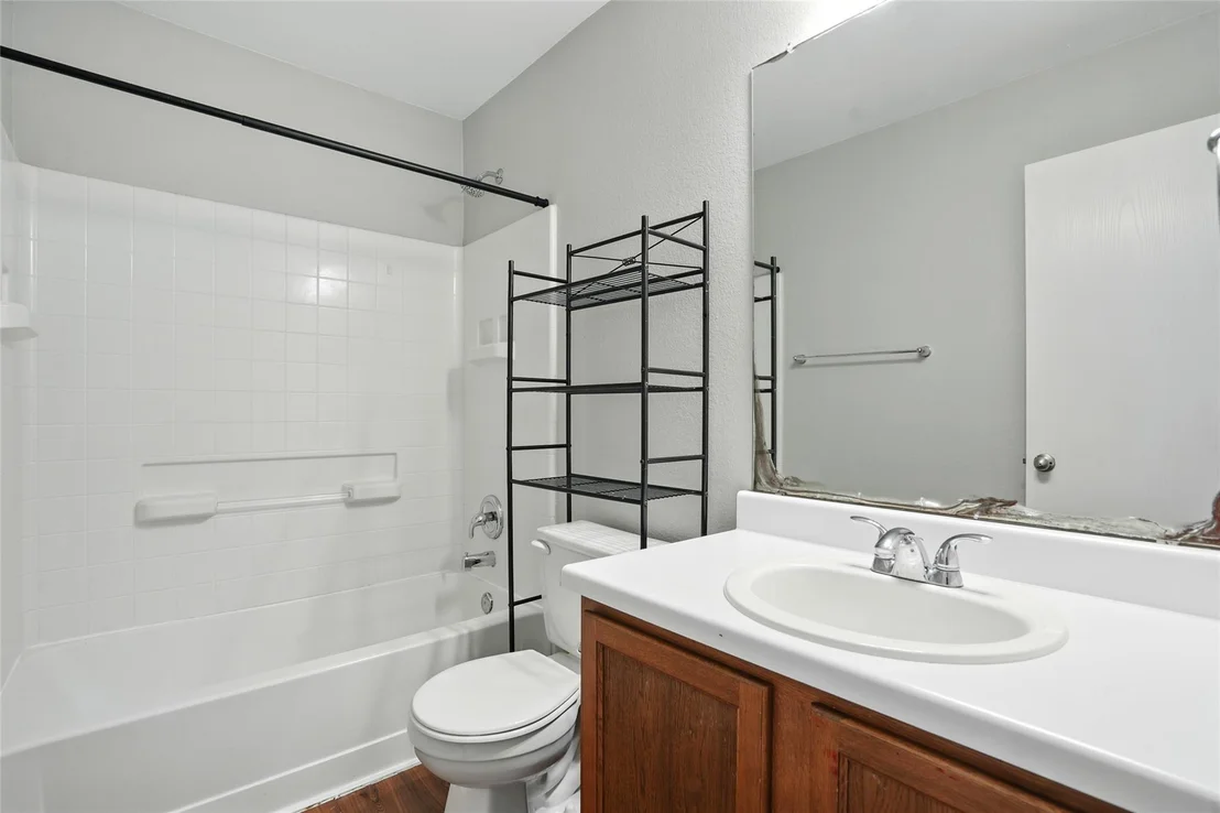 Photo of 221 Herrera TRL