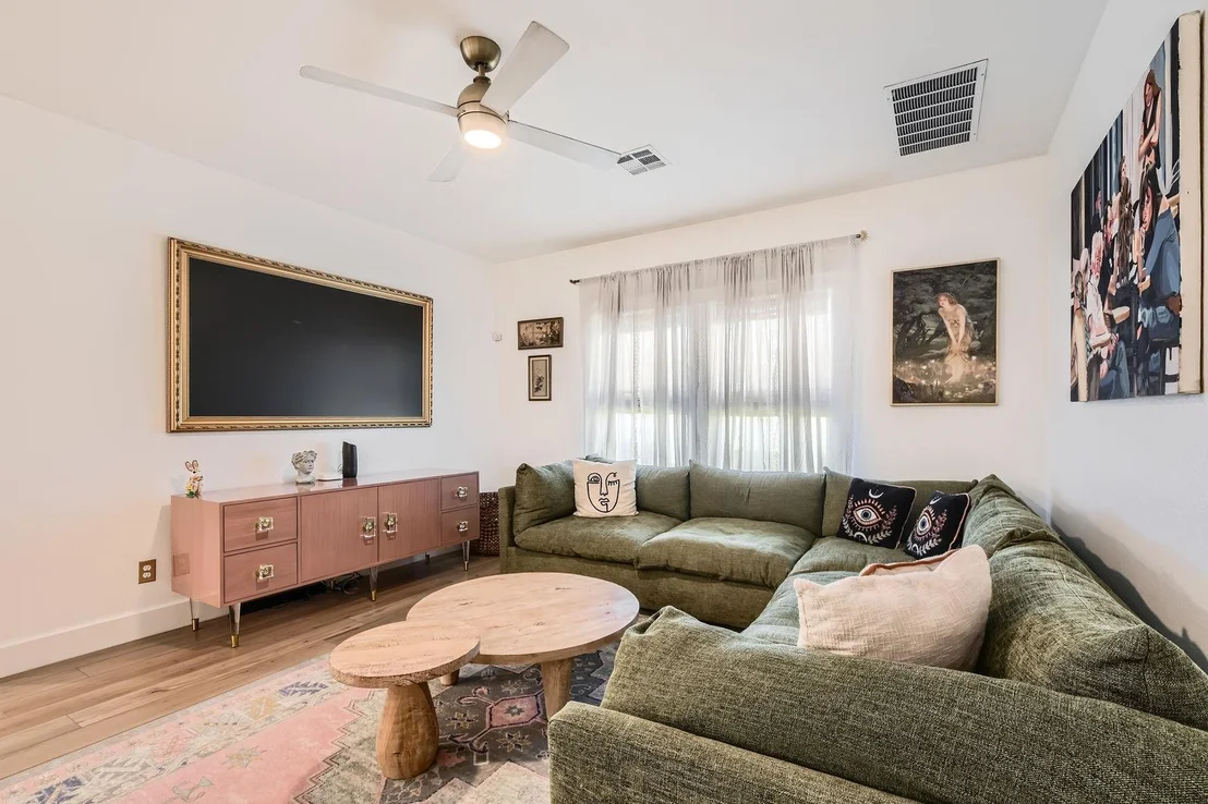 Photo of 261 Mendoza