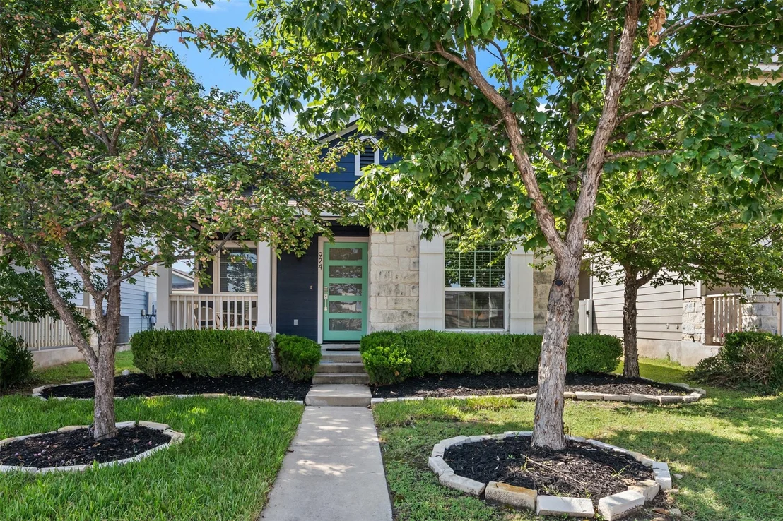 Photo of 924 Lost Pines LN