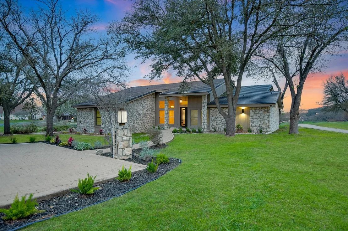 Photo of 2713 Aurora