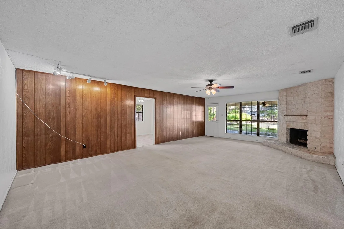 Photo of 2412 W Messick LOOP