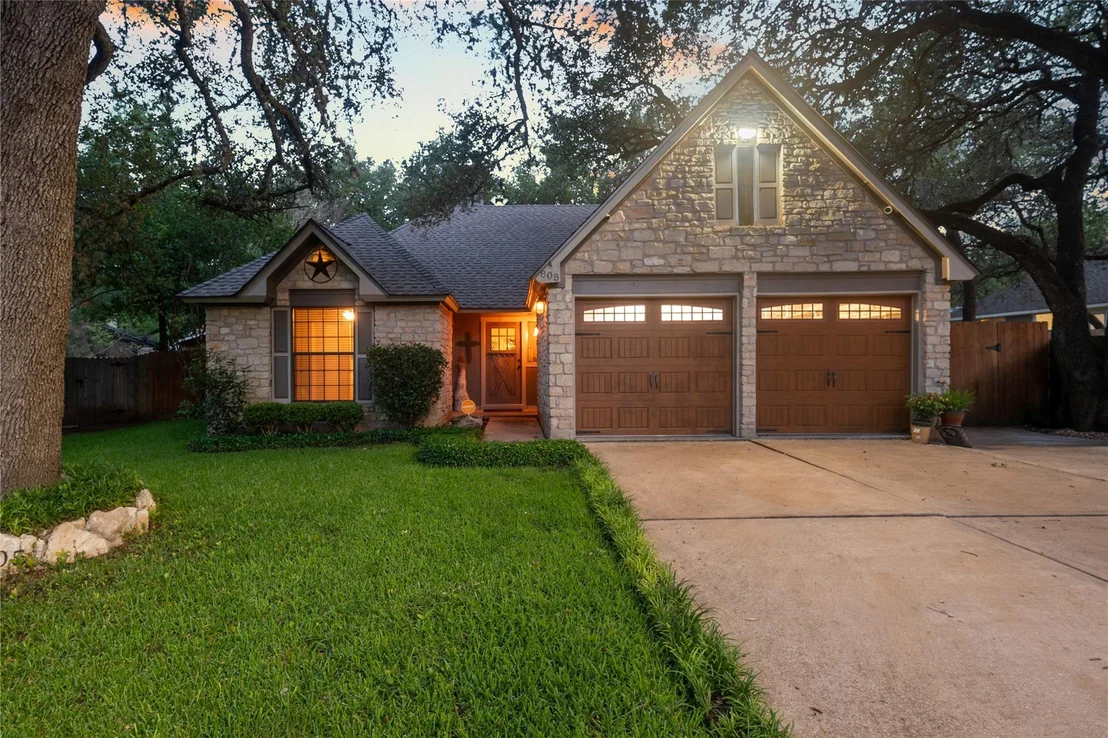 Photo of 805 Angleton CV